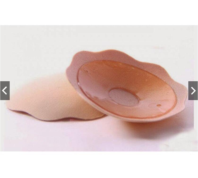 Một đôi miếng dán nhũ hoa để diện đồ sexy