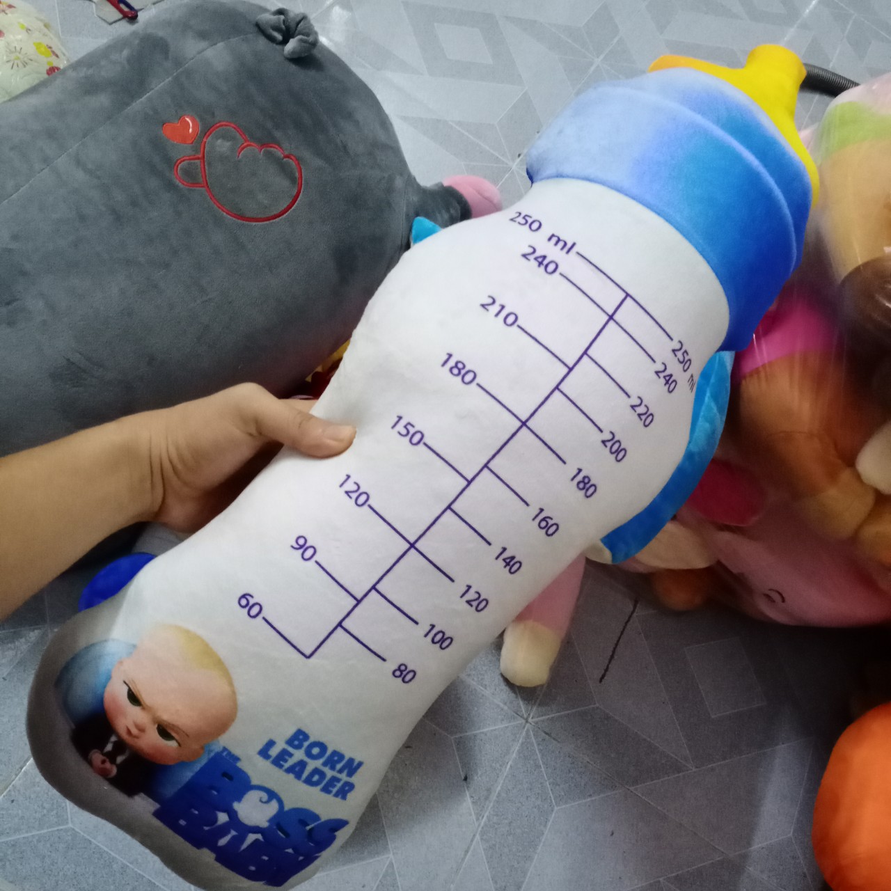 GỐI ÔM BÌNH SỮA PHIM NHÓC TRÙM (50cm) CHO BÉ 1 TUỔI