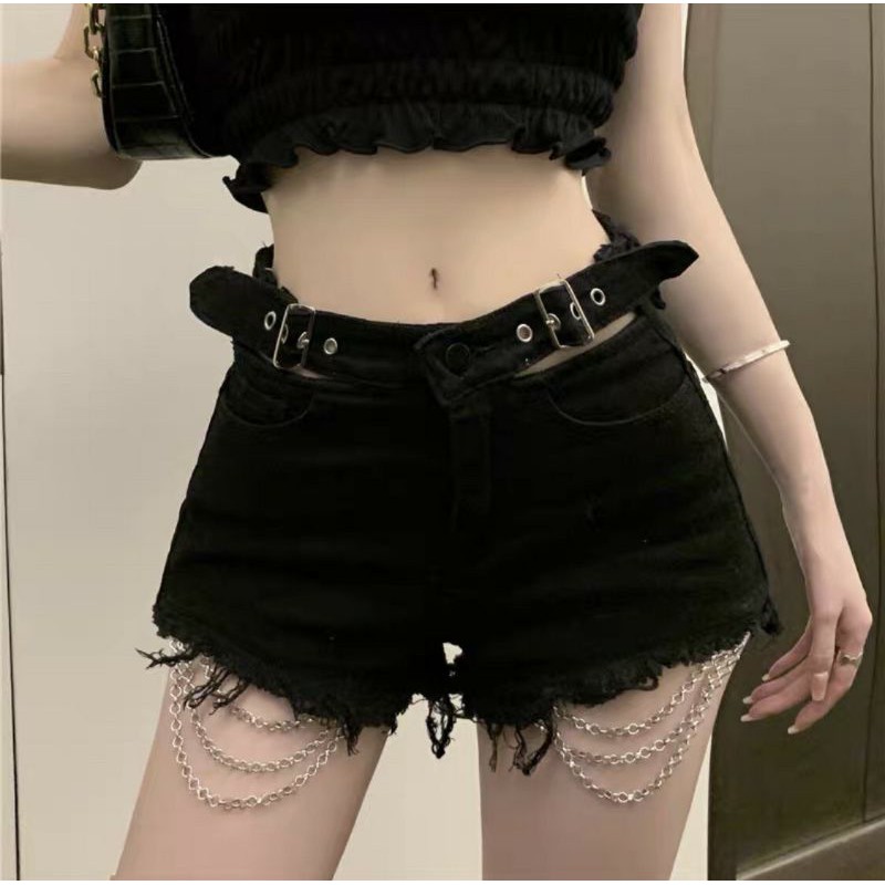 Quần shorts kaki dây xích