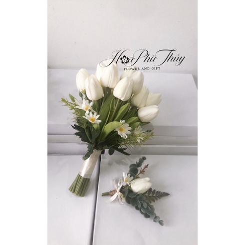Hoa cưới tulip cầm tay cô dâu cao cấp