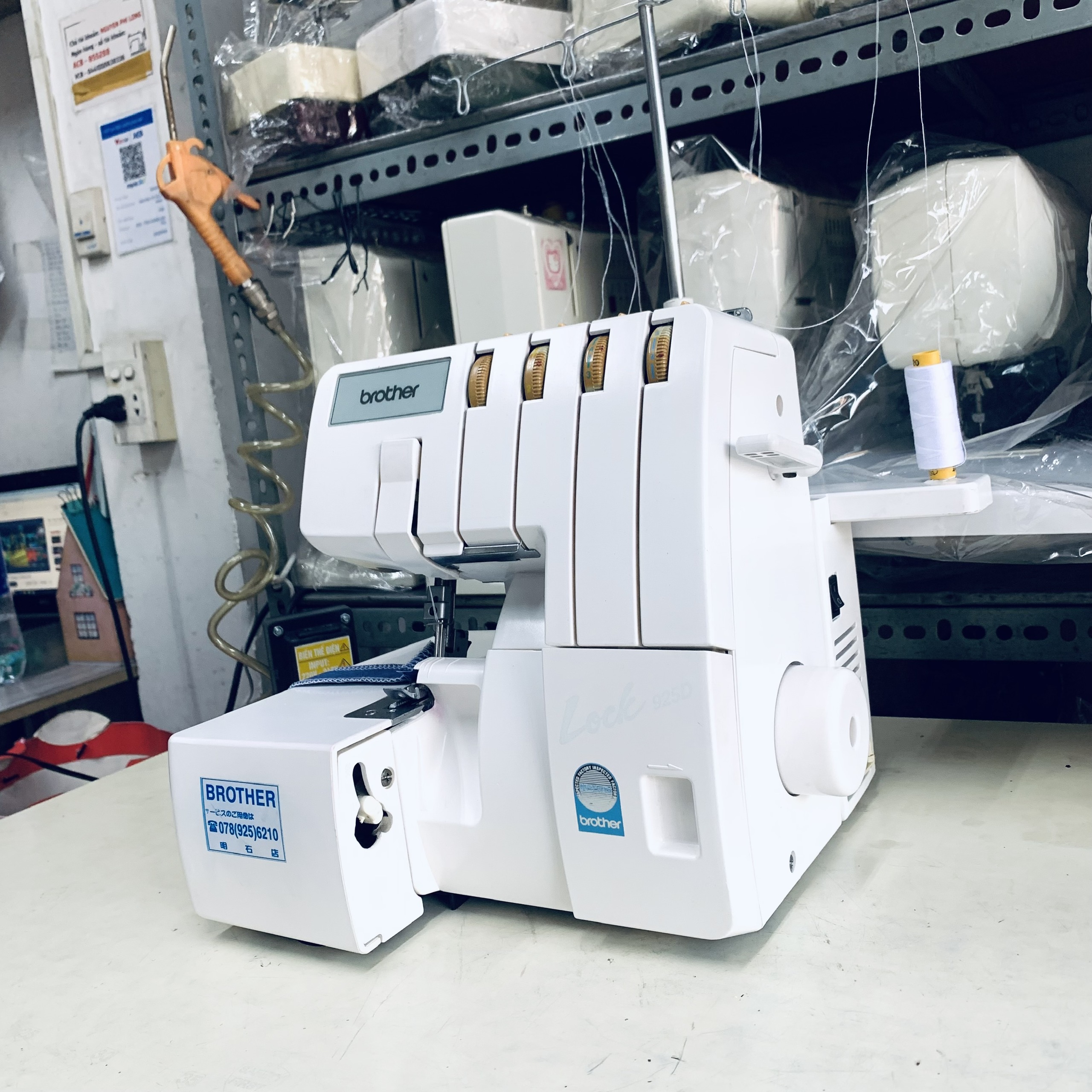 MÁY VẮT SỔ CHẬP BROTHER 2 kim 4 chỉ LIKENEW
