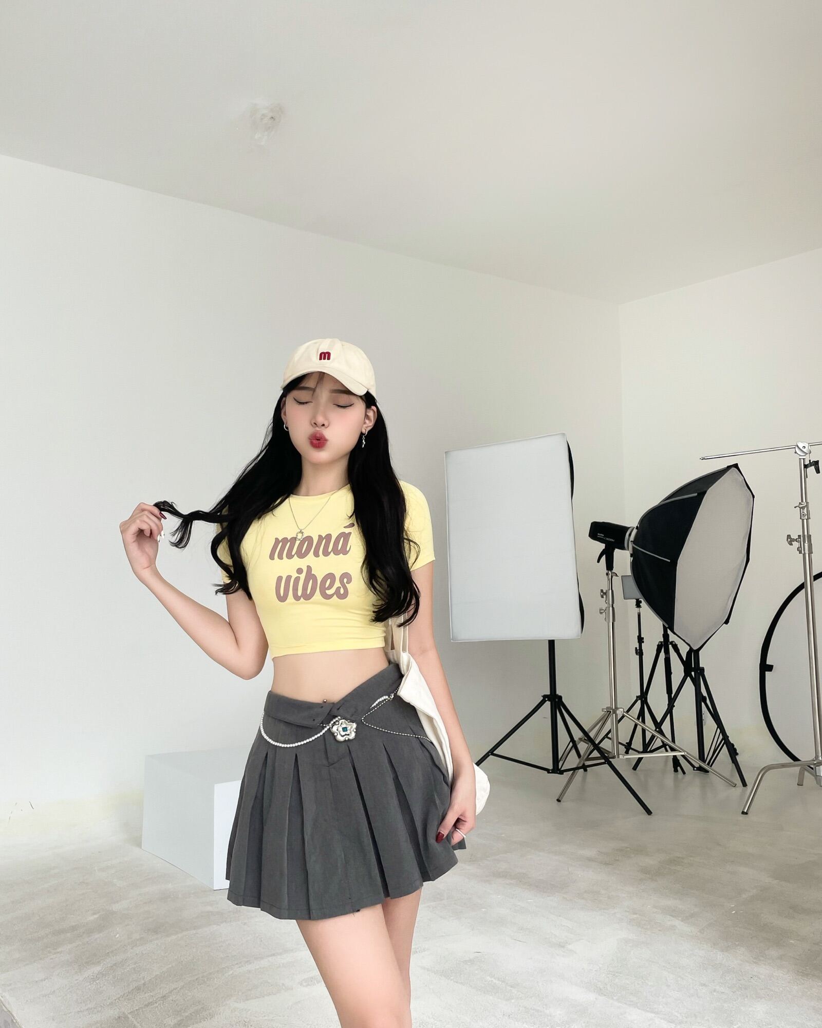 [VOUCHER 12%/149K] Áo croptop thun MONÁ - VIBE VÀNG