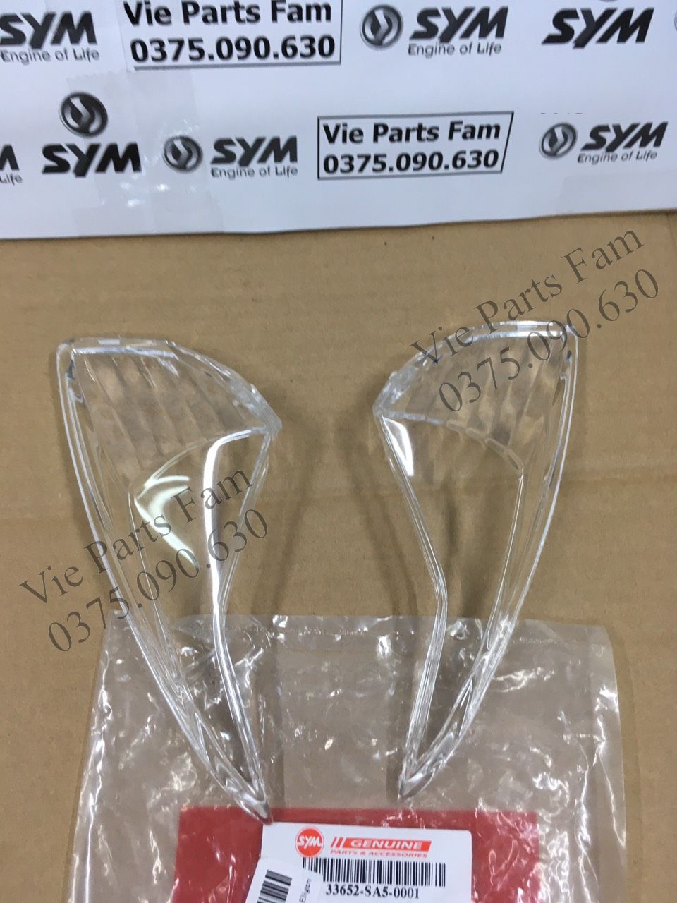 NẮP CHỤP XI NHAN SAU XE ELEGANT SYM, HÀNG DIN SYM MỚI 100%