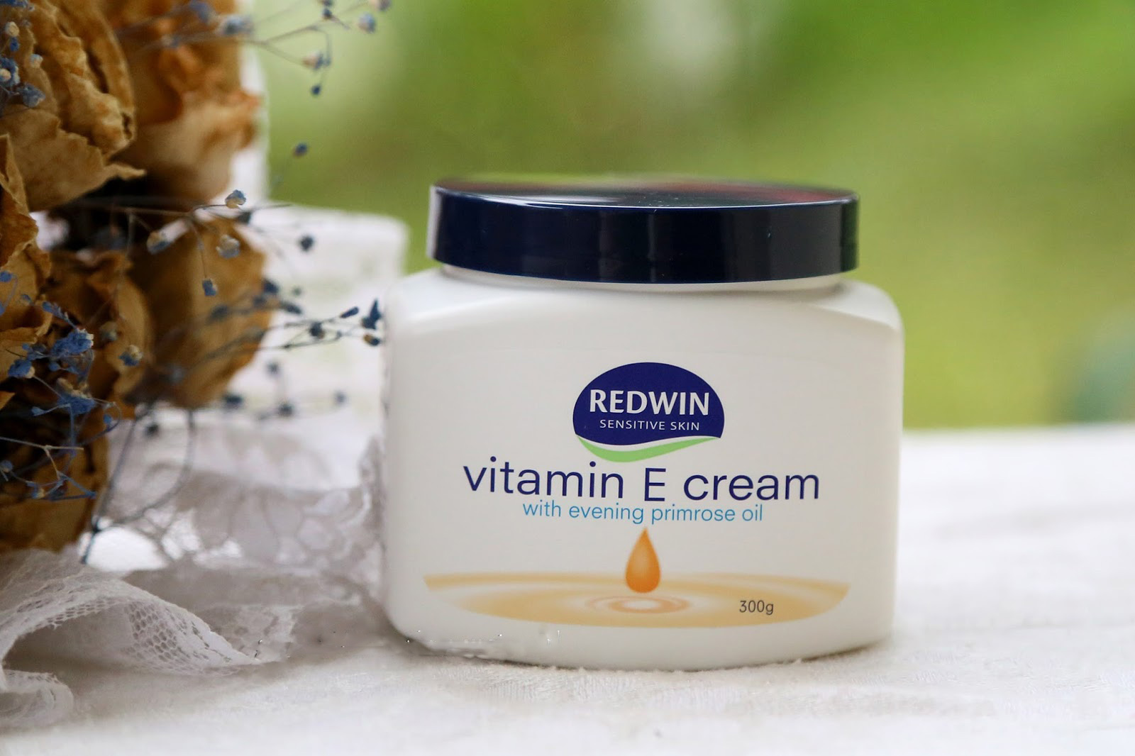 Kem dưỡng da body vitamin E Redwin Cream (hũ 300gr) Úc