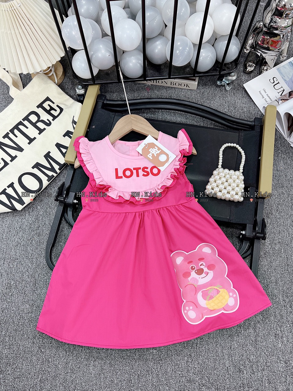 Đầm hồng gấu dâu bèo