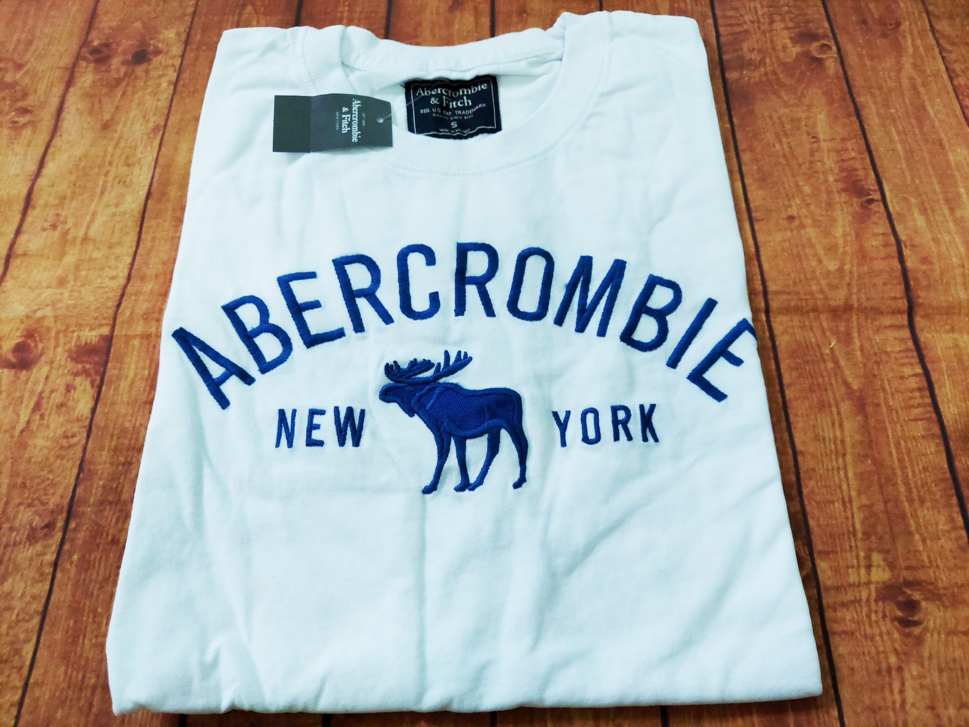 Áo thun Abercrombie & Fitch White navy