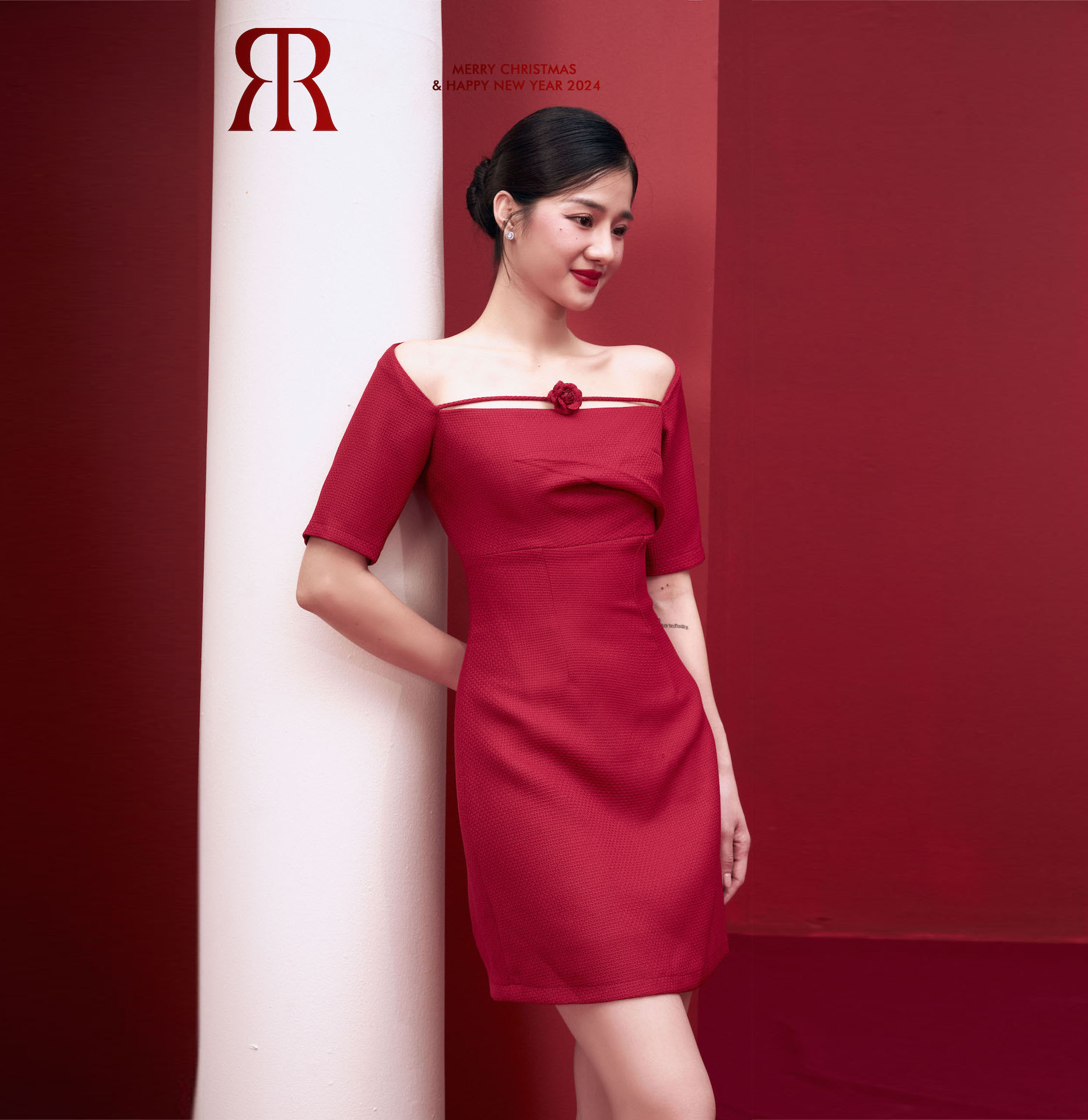 RẬP - Đầm Cổ Ngang Cài Hoa Tay Ngắn - XMAS 01