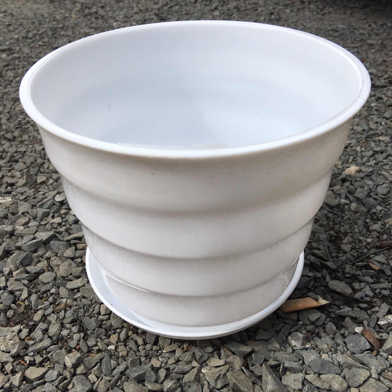 Chậu nhựa trắng kèm dĩa có đế 11cm