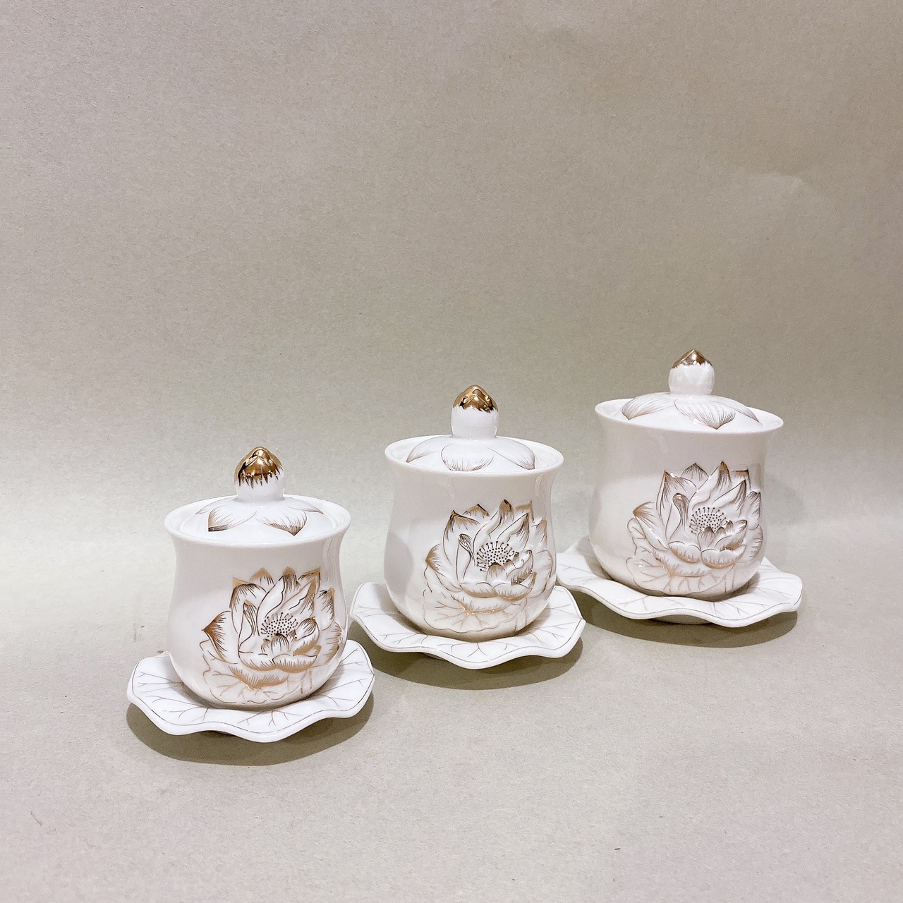Chung Nước Thờ Cúng Hoa Sen