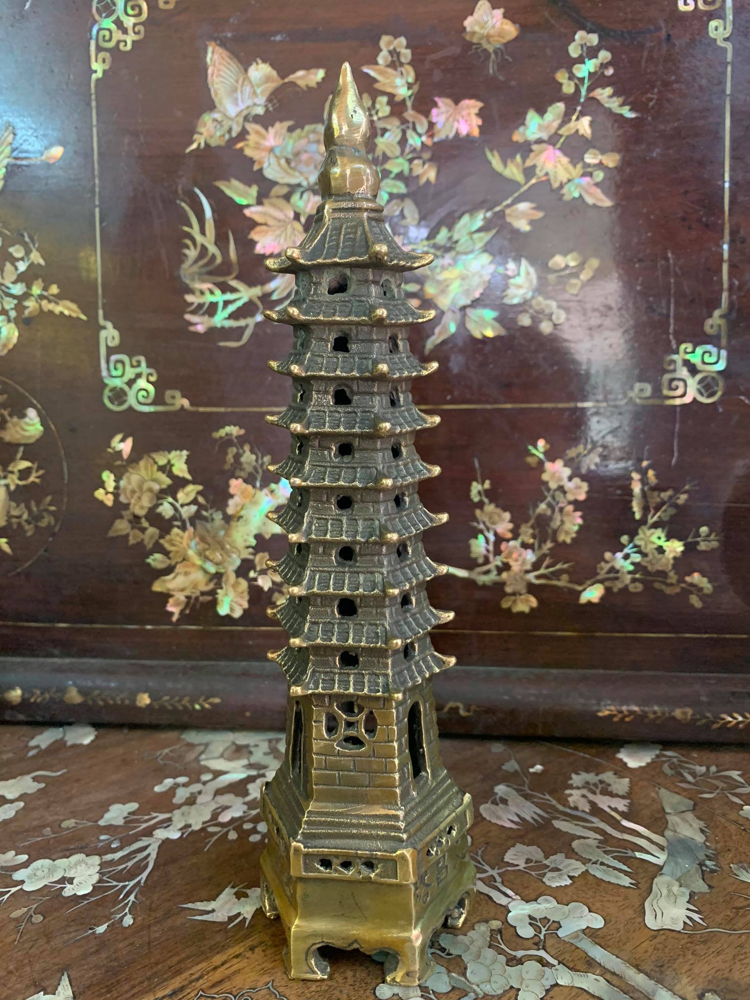 Tháp văn xương bằng đồng
