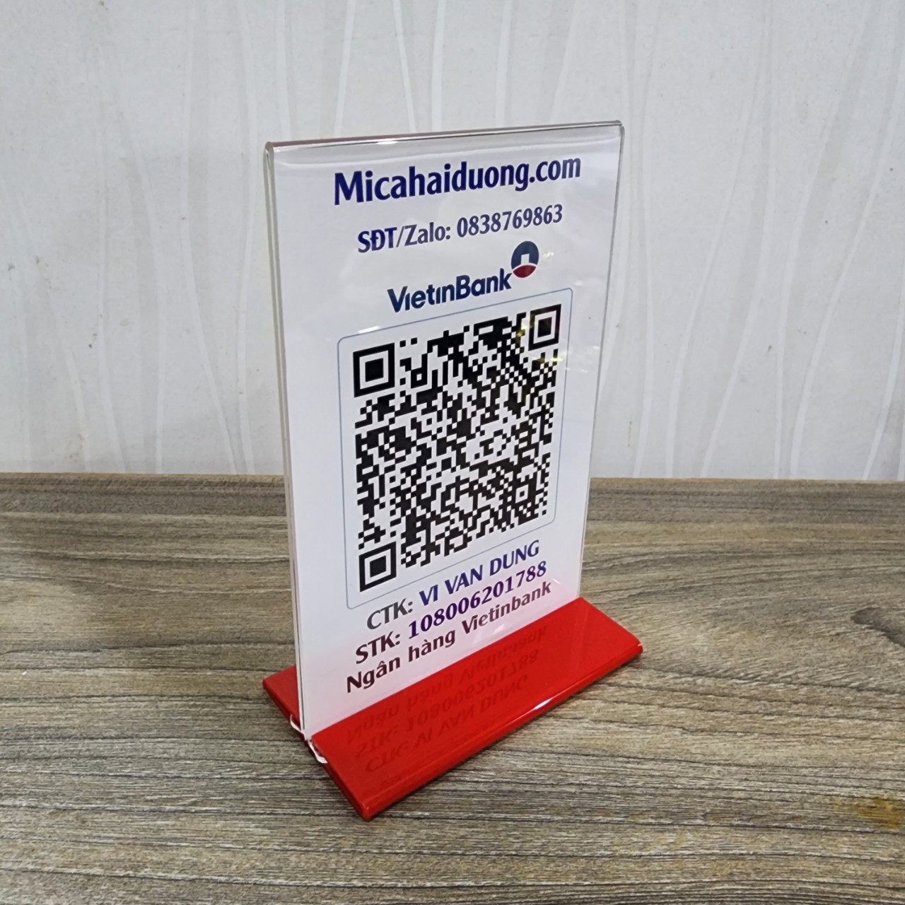 Menu mica in mã QR Code để bàn.