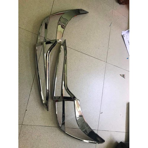 Bộ ốp viền đèn hậu xe Toyota Fortuner 2017-2019
