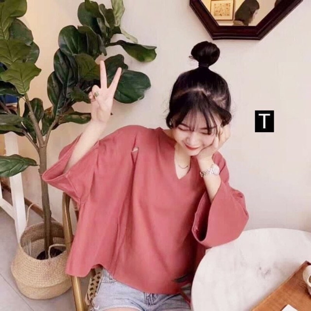 Áo crt dáng thụng trơn rách