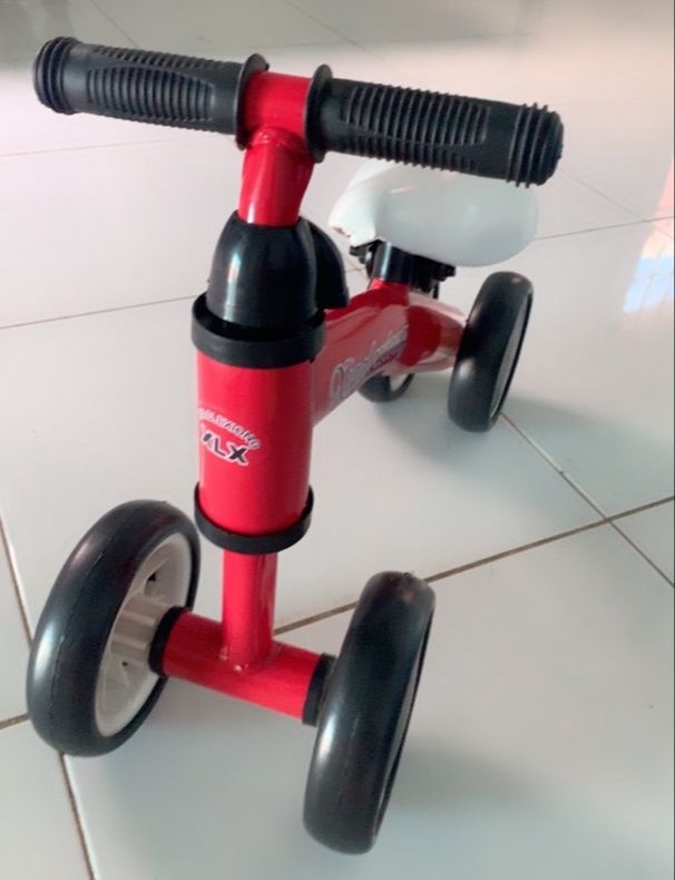 Xe chòi chân 4 bánh tự cân bằng cho bé - 1003