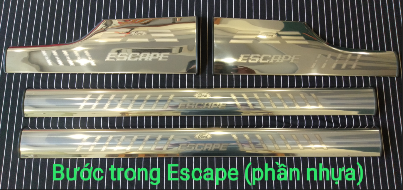 Ốp INOX chống trầy bước chân trong FORD Escape