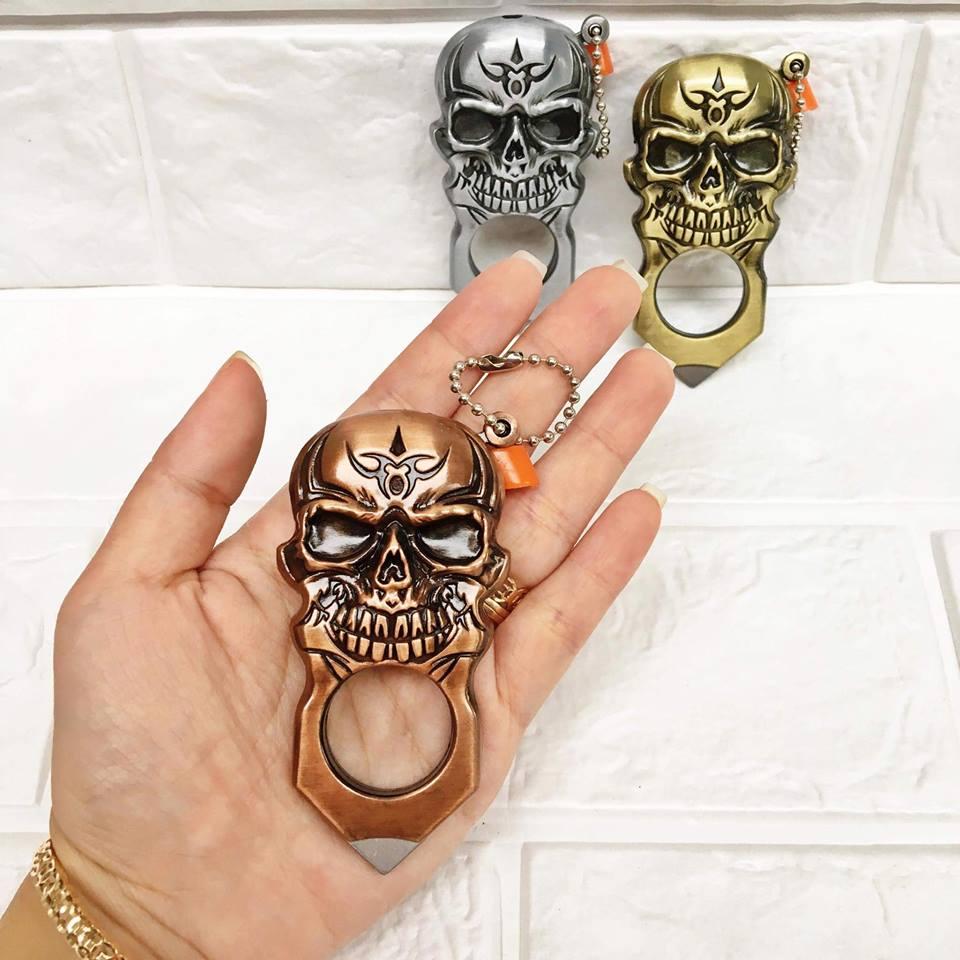 BÂT LỬA KHÈ, MÓC KHÓA HÌNH ĐẦU LÂU XỎ NGÓN