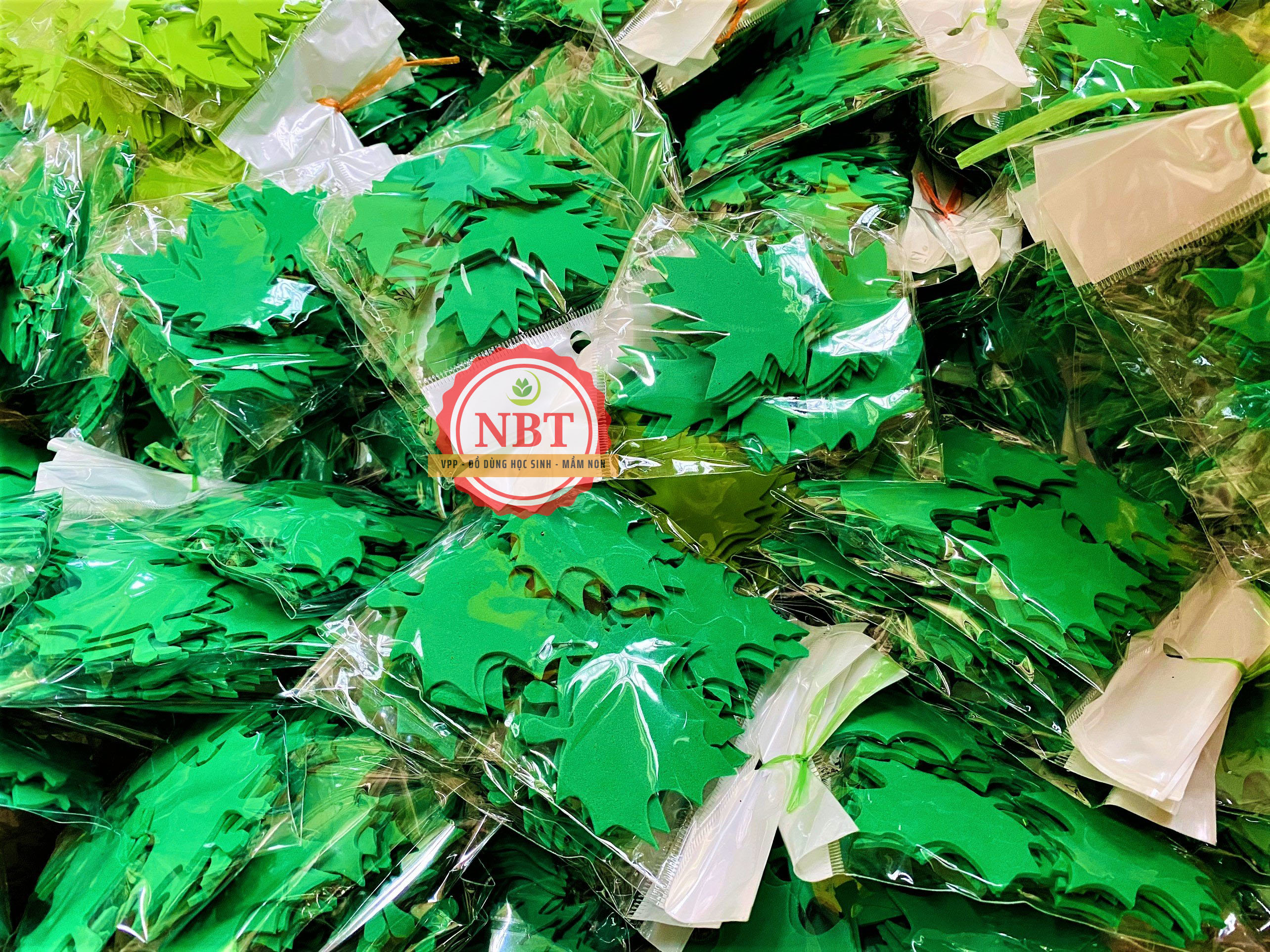 Lá xốp (20-30 lá) dặp sẵn trang trí mầm non - Handmade