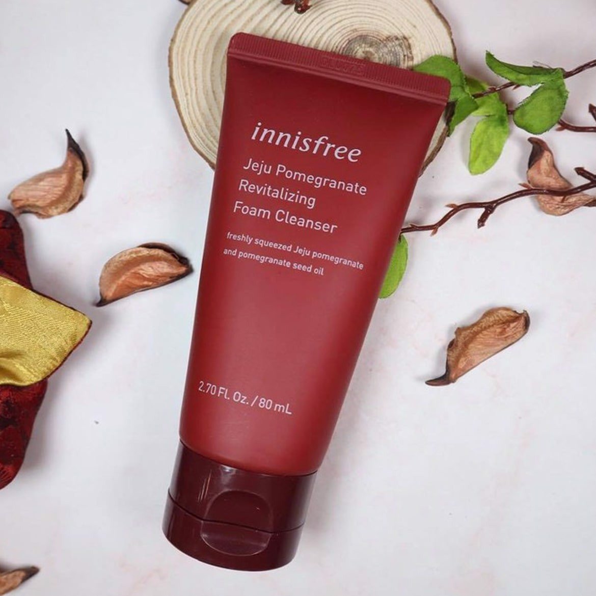 sữa rửa mặt innisfree lựu đỏ