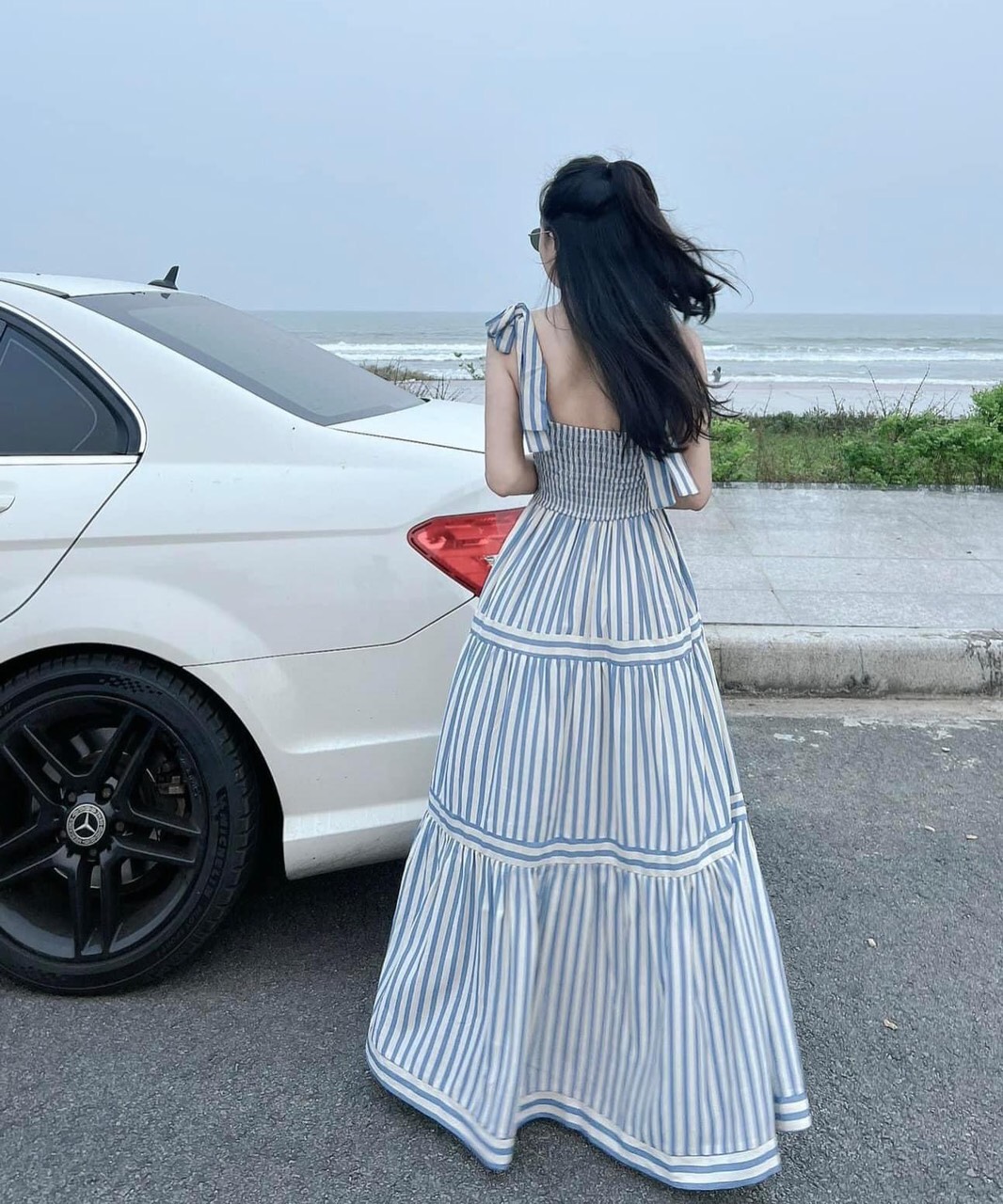 Đầm nữ maxi dáng dài hai dây kẻ sọc nhiều tầng, Váy nữ lụa sọc dáng xòe họa tiết hai dây cột nơ