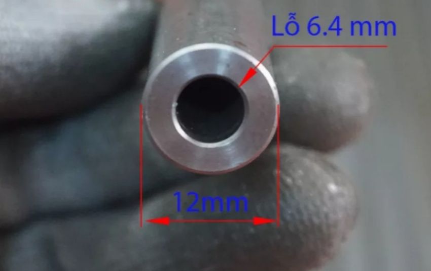 Thanh thép nhập khẩu c45 mạ crom phi 12 lỗ 6ly4