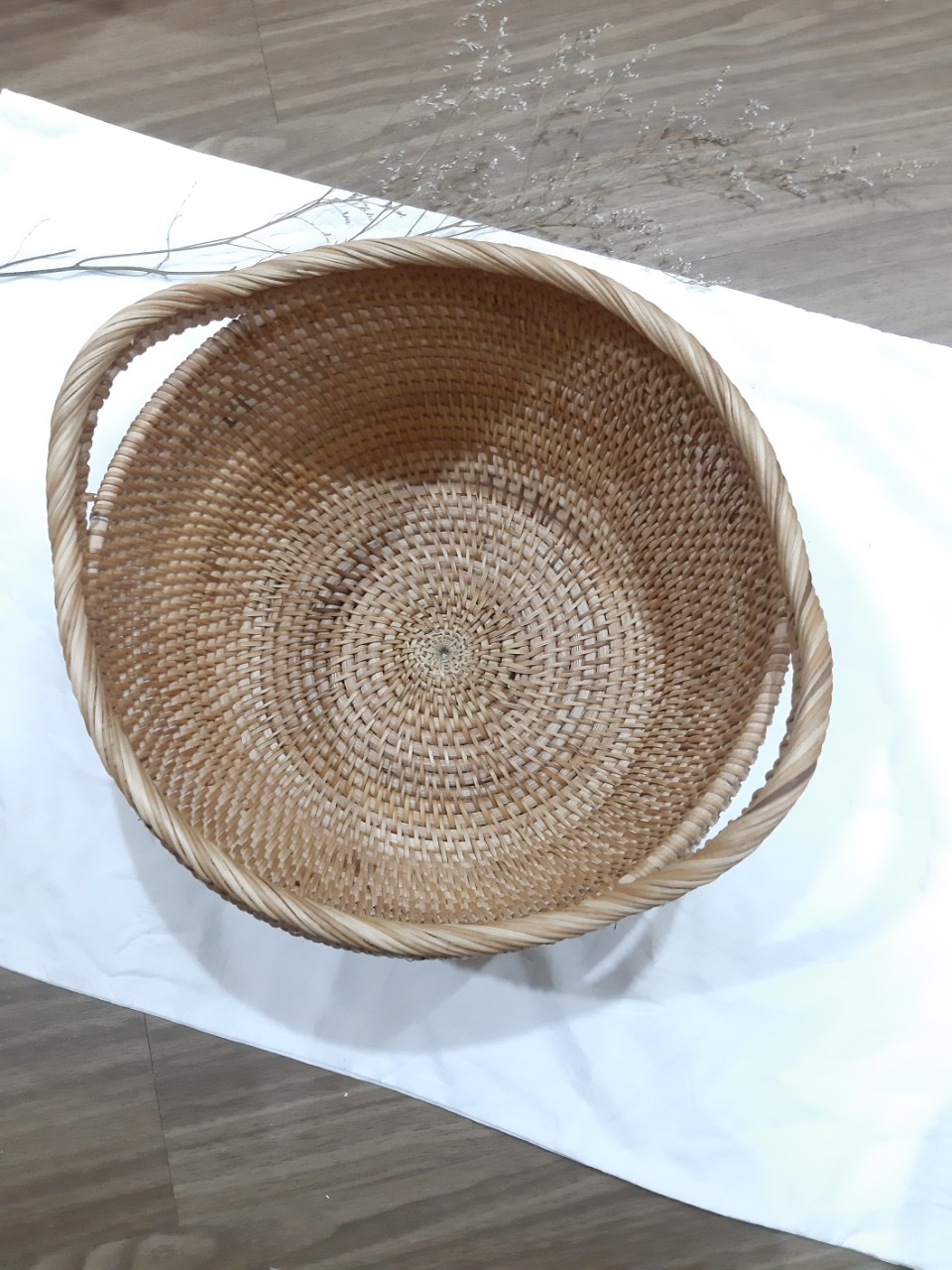 Rổ mây tròn cao có hai tay cầm