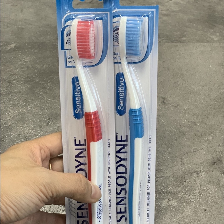 Bàn chải đánh răng Sensodyne cho răng ê buốt (1 cái)
