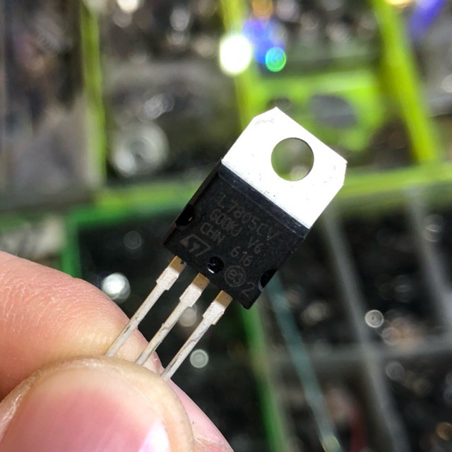 [VN] 5 con ic ổn áp L7805