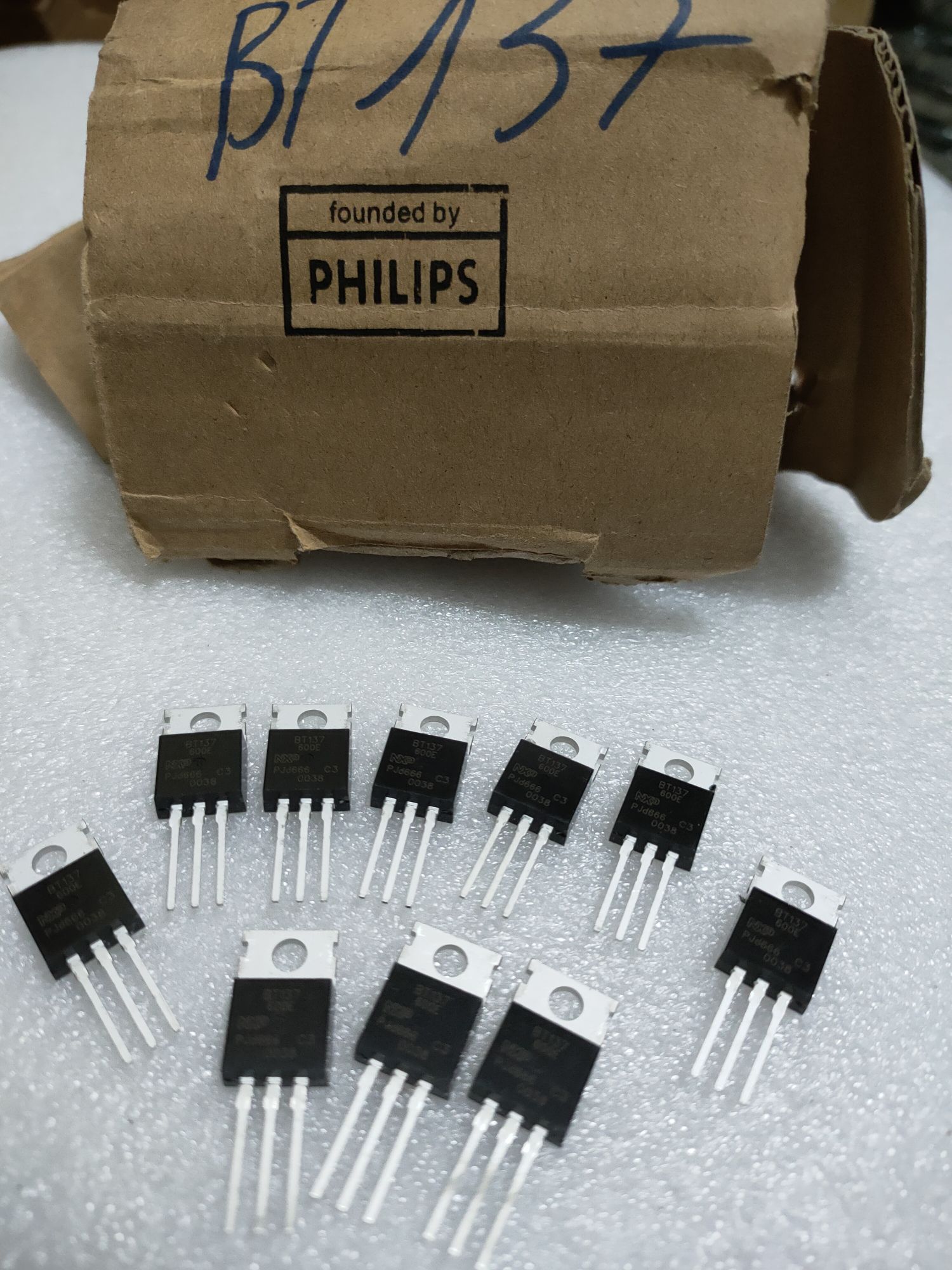 10 Con Triac BT137