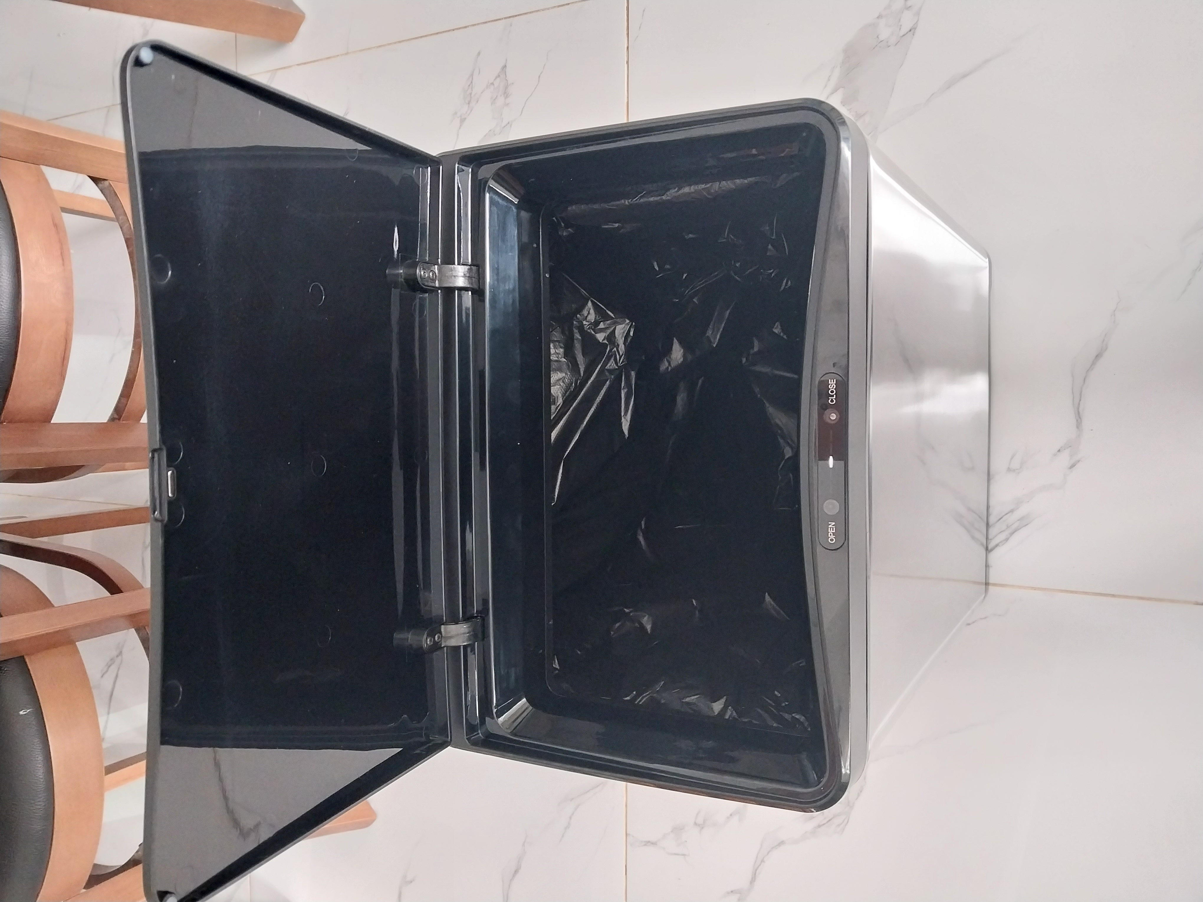 automatic trash can