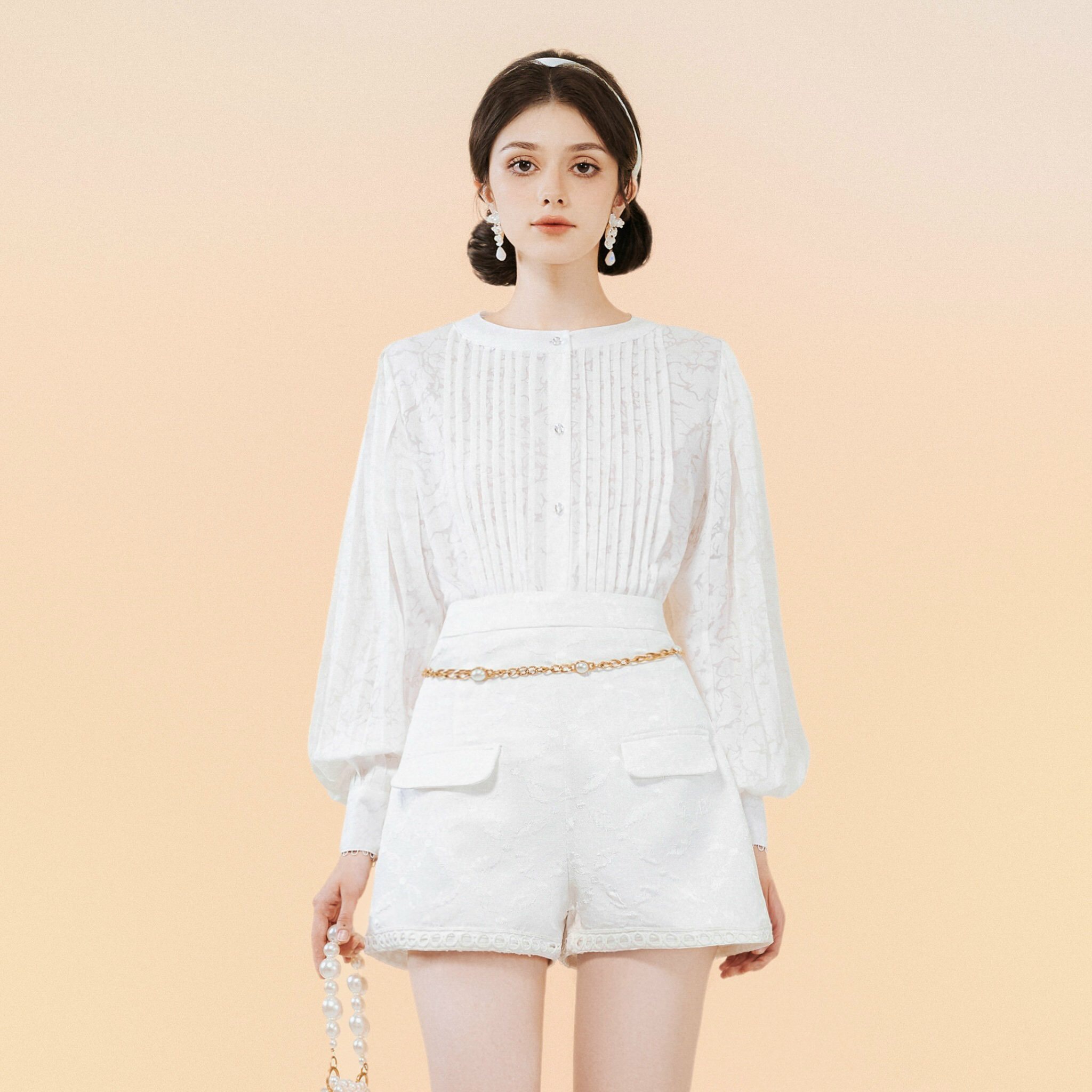 Almira Short - Quần short gấm phối ren