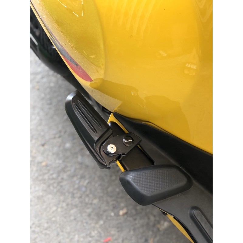 Gác chân bấm dành cho vespa