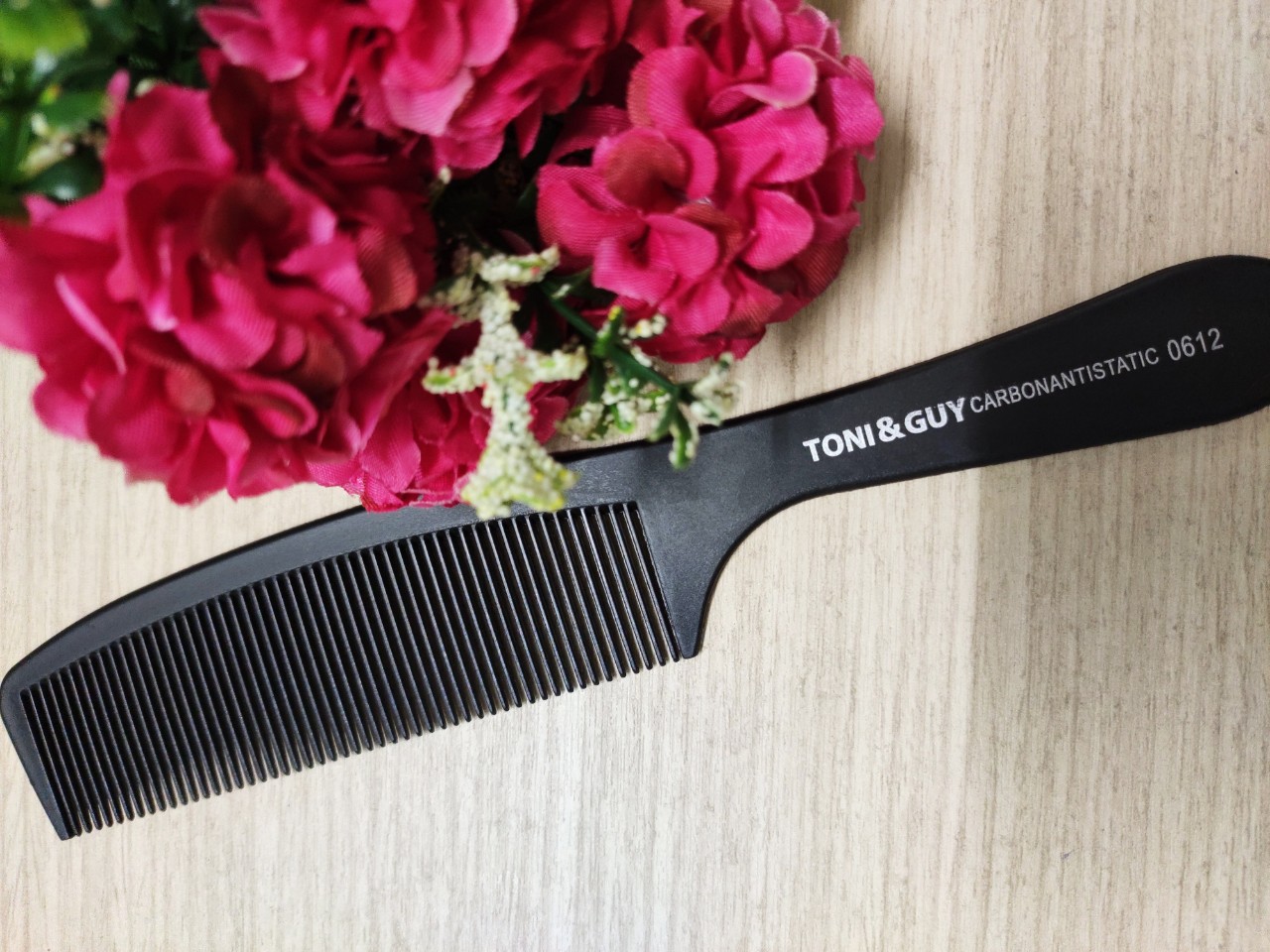 Combo of 2 convenient Toni & Guy turn-on Combs