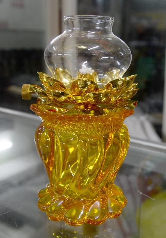 Đèn dầu cát tường chân thủy tinh hoa sen cao 15cm