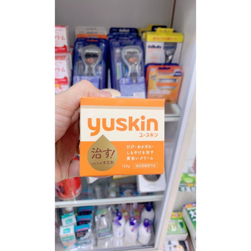 Kem dưỡng da tay Yuskin A 120g Nhật Bản
