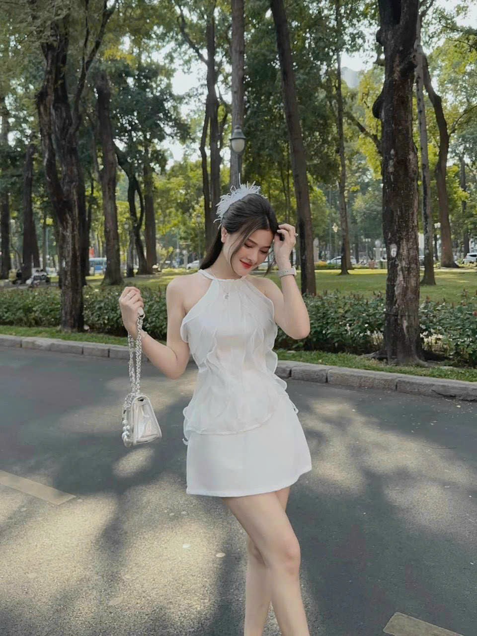 Set áo voan hai lớp phối bèo cổ yếm và chân váy có lót