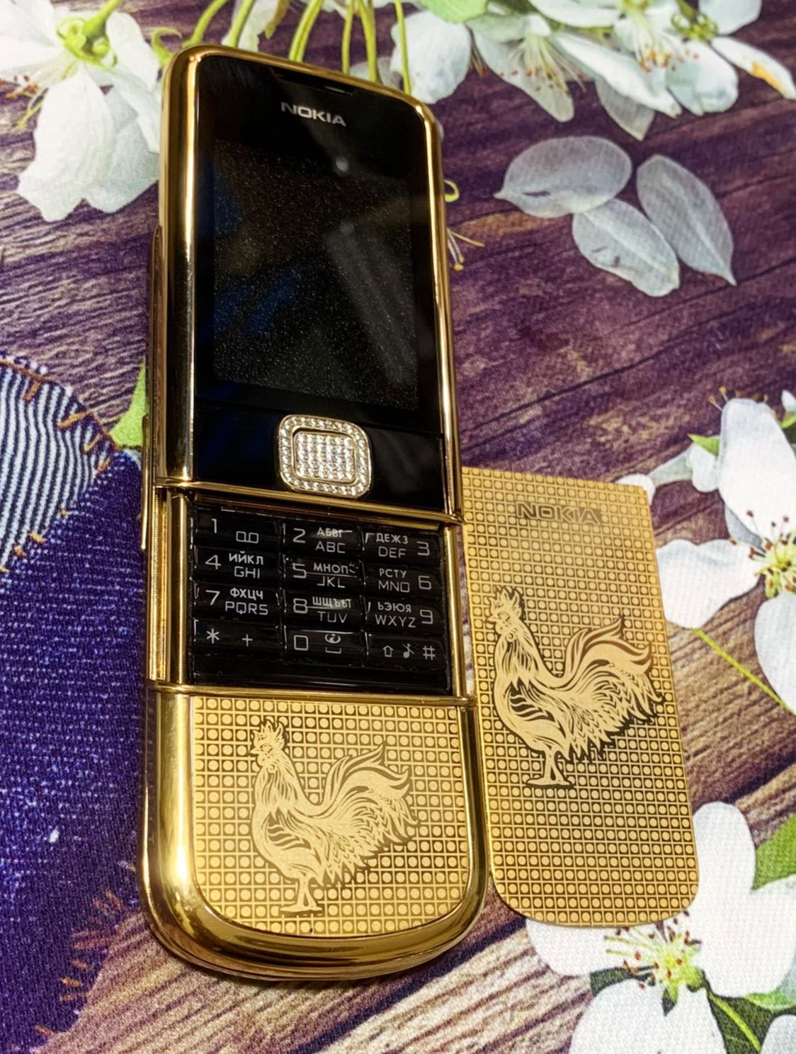 Miếng Dán Thay Da Điện Thoại Nokia 8800 Arte Mẫu Gà Mạ Vàng
