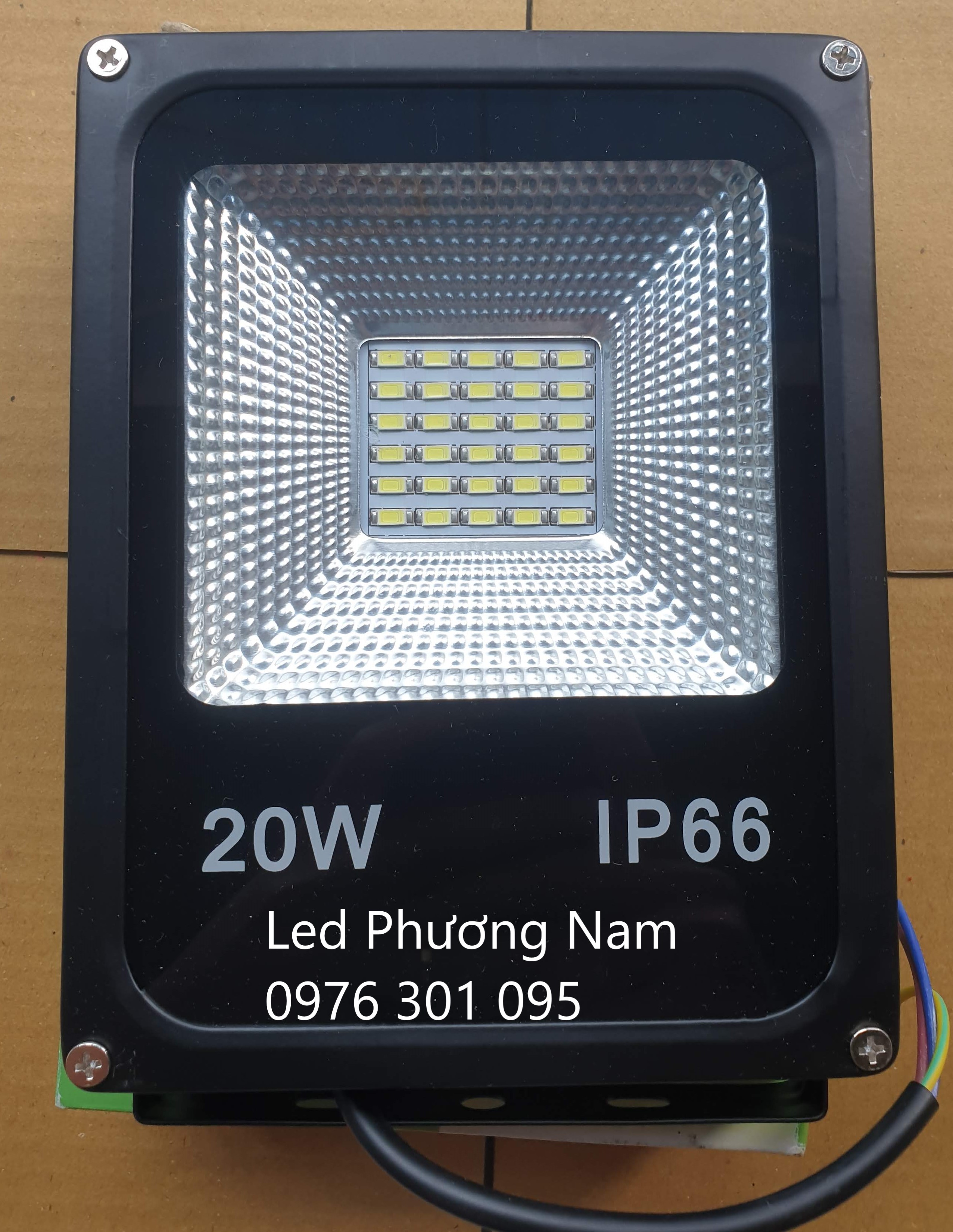[FSW] Đèn Pha Led 20w thiếu wat và đủ wat - Bảo Hành 2 năm
