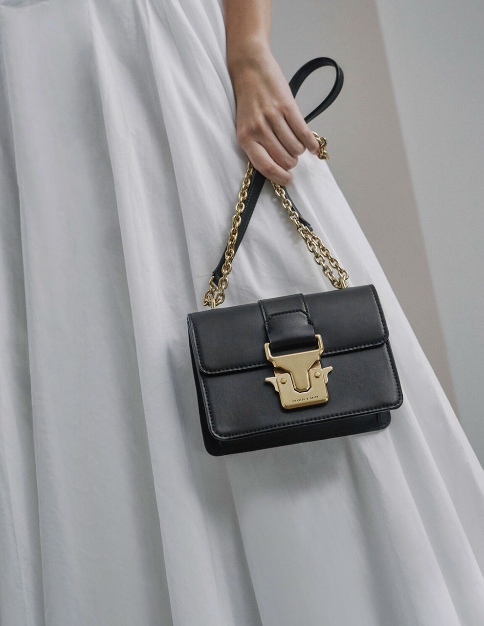 Túi CNK Khoá Cánh Dây Xích Double Handle Metallic Push-Lock Shoulder Bag