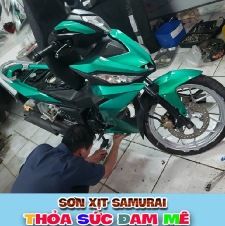 Sơn xịt Samurai Y017 xanh lá candy ngọc lục bảo bóng - Cần kết hợp nền Ps124 để ra đúng màu