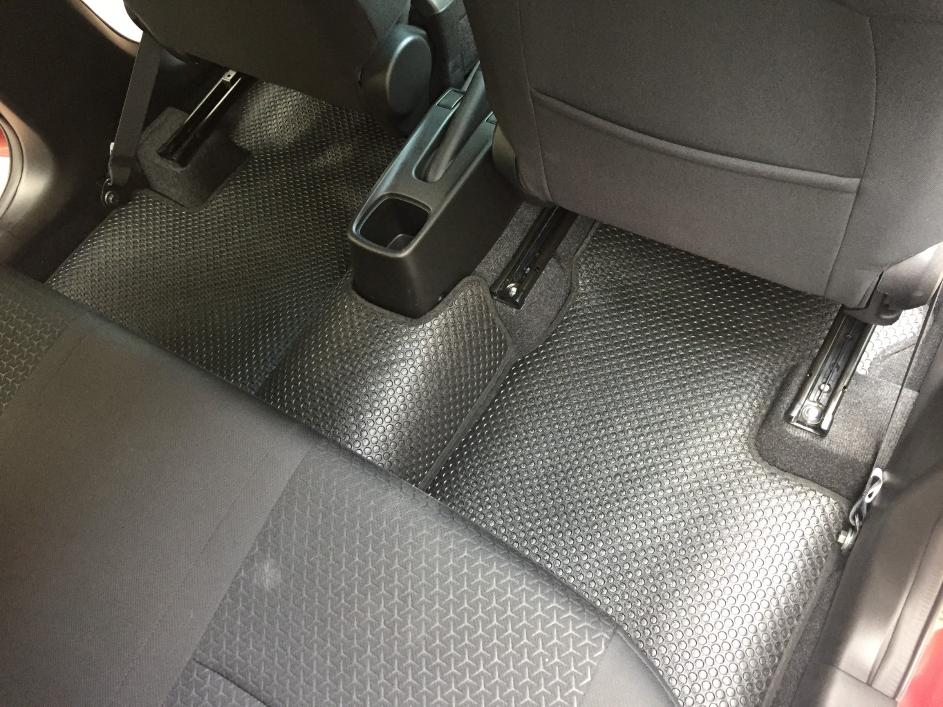 Thảm lót sàn ô tô Suzuki Swift (Đen)