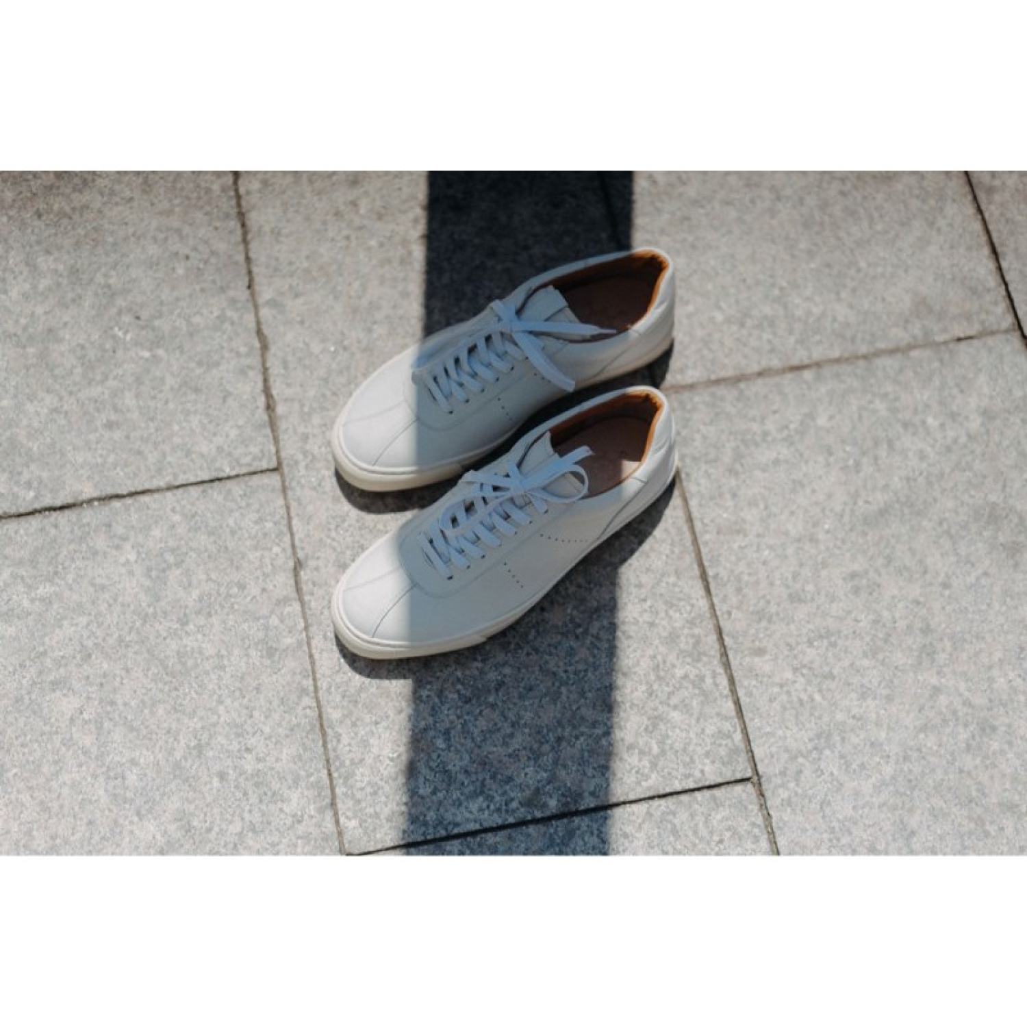 Giày sneaker chất liệu da bê nhập khẩu cao cấp