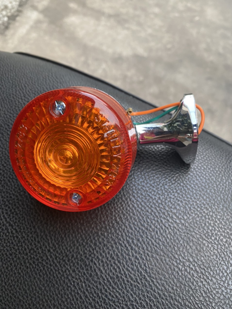 XI NHAN SAU XE CUB 86