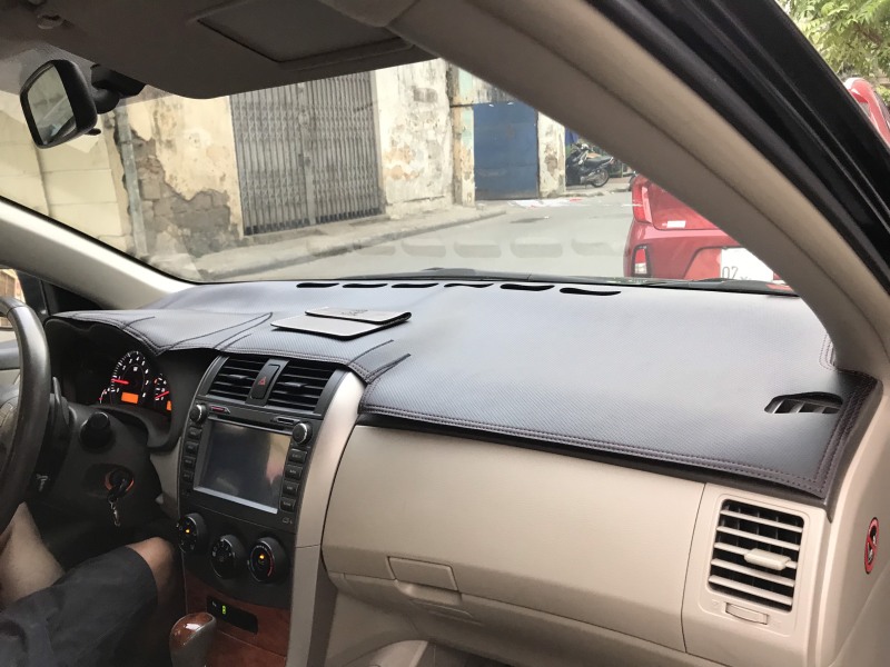 Thảm taplo da vân carbon cao cấp Toyota Altis 2009 - 2013
