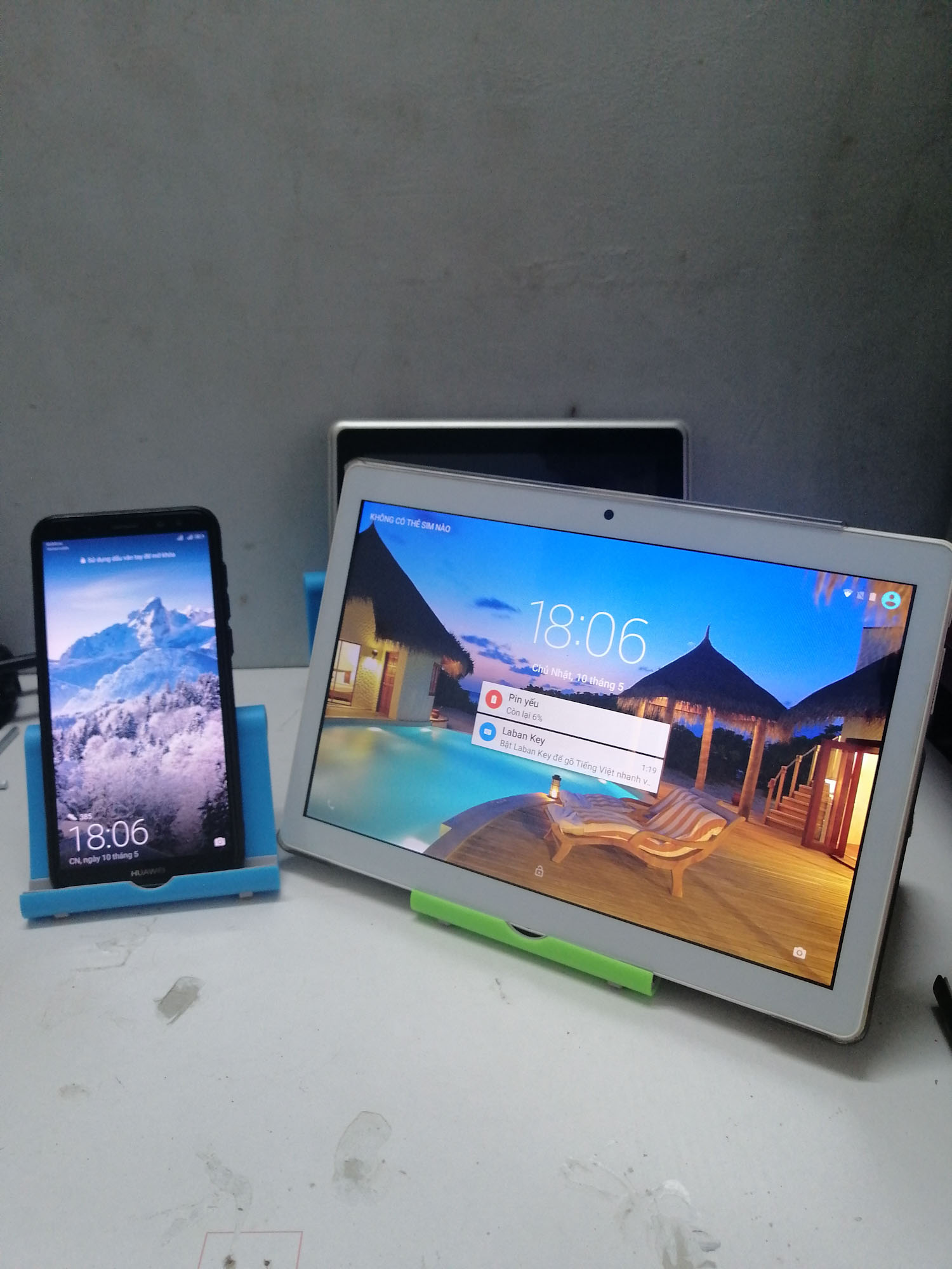[HCM]kệ kê điện thoại máy tình bảng