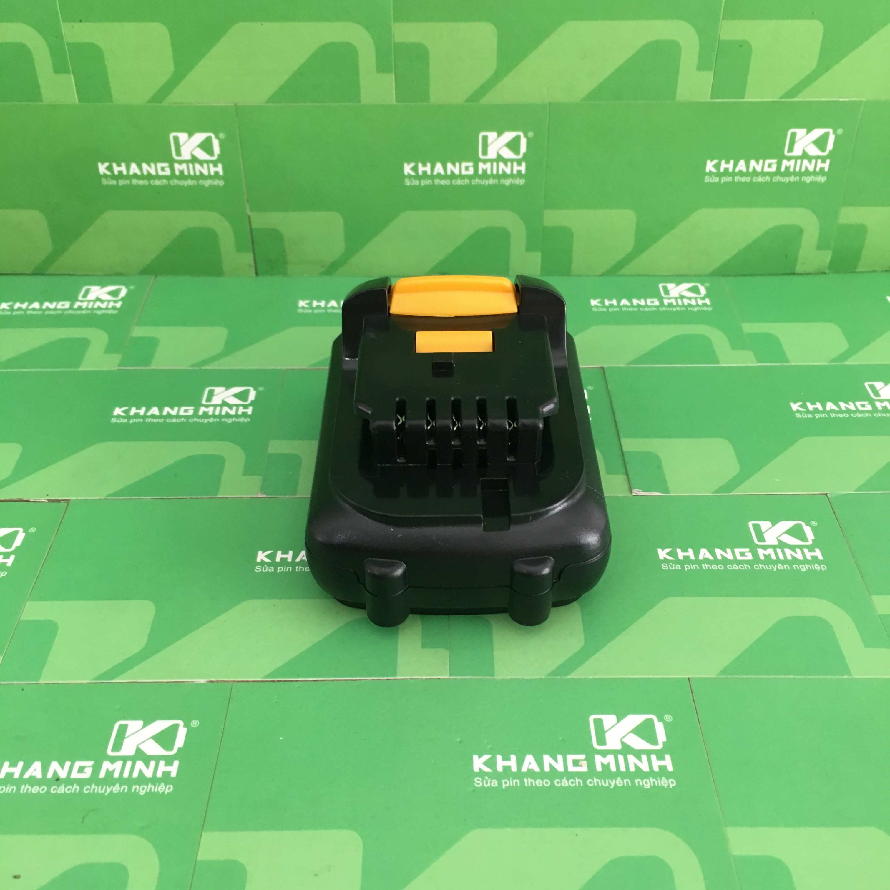 [HCM]Vỏ mạch pin Dewalt 10.8V 3S 1P vỏ 1 hàng pin và mạch nhận sạc zin