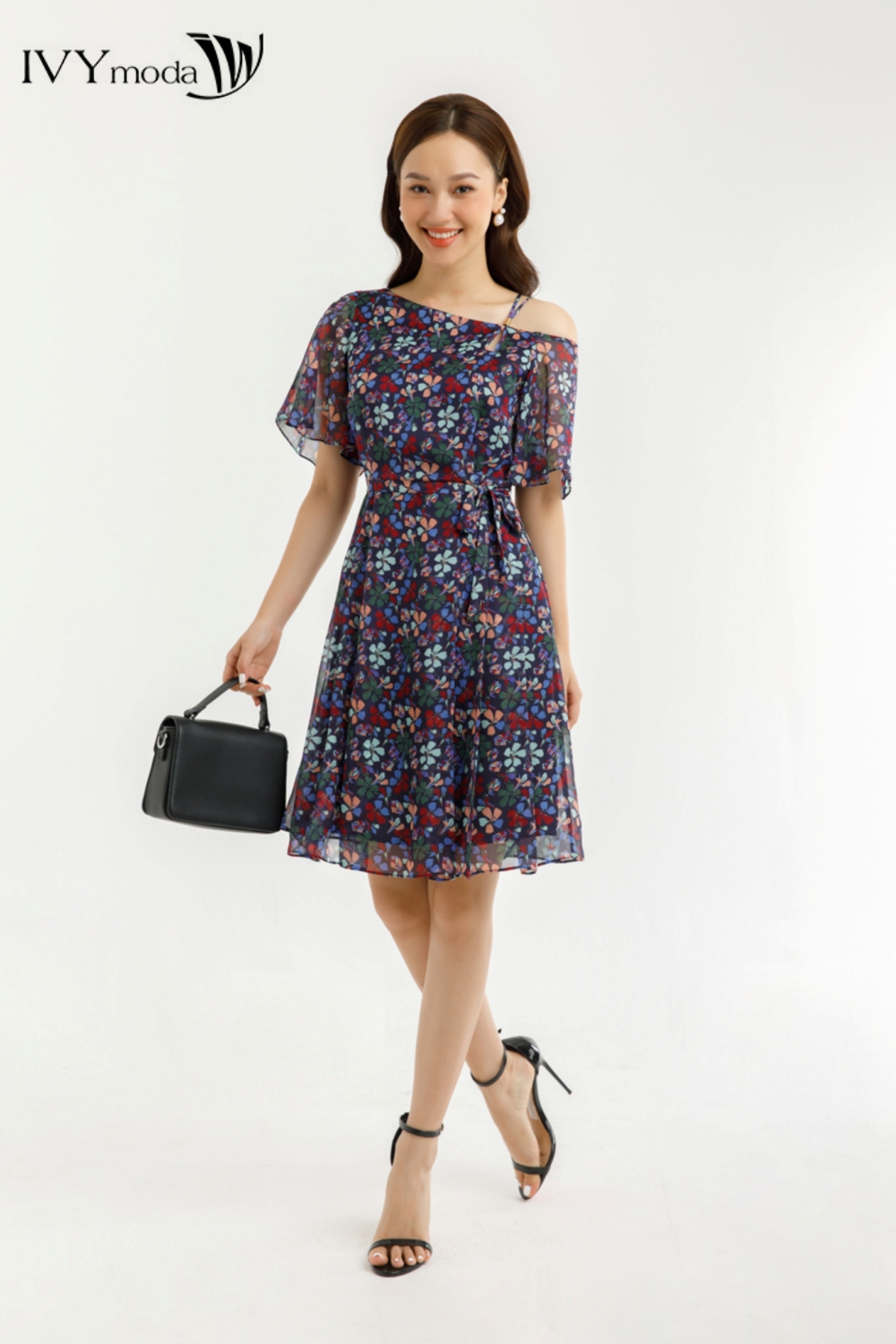 Đầm lụa lệch vai IVY moda MS 48M7545