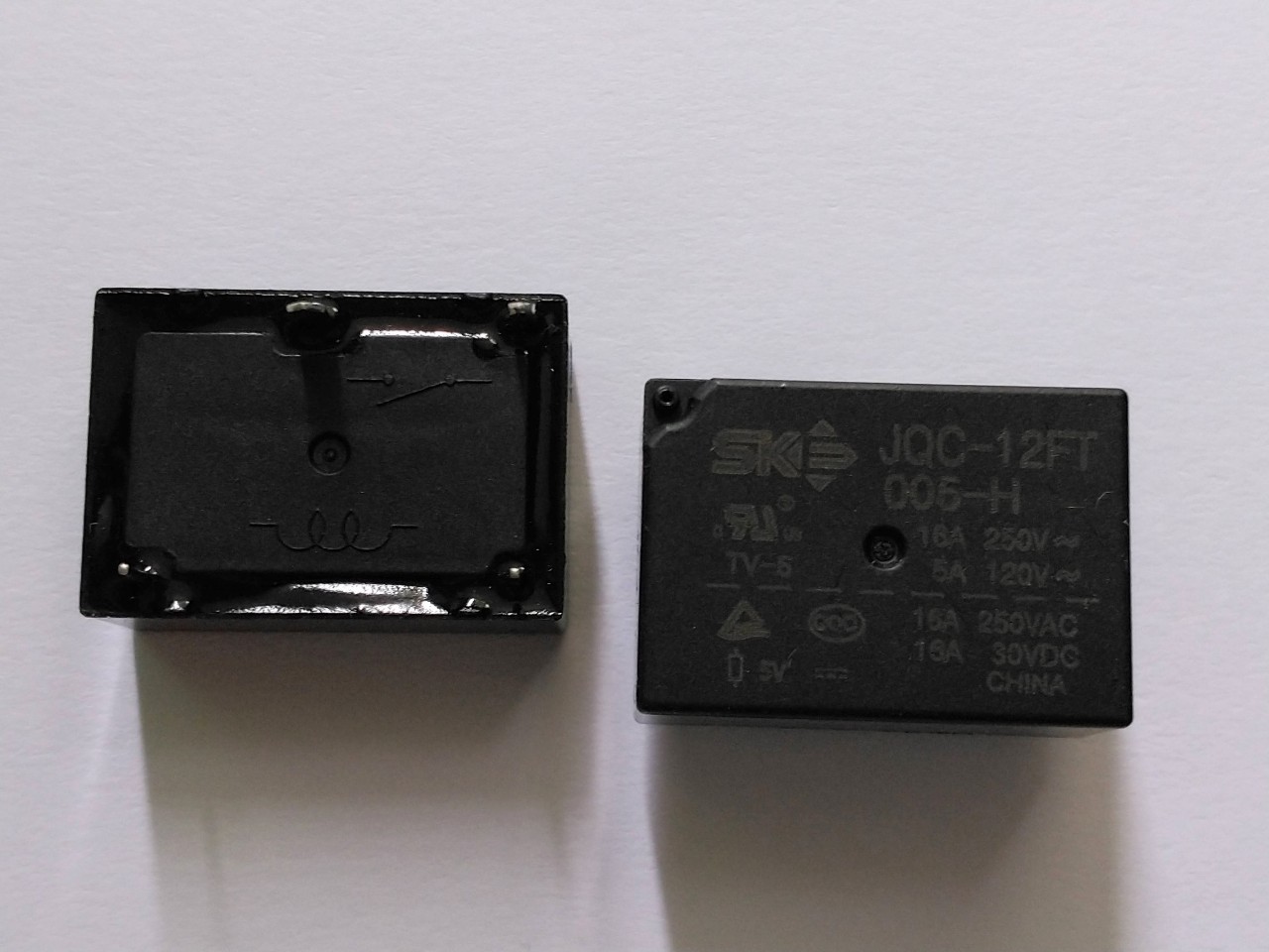 Rơ le relay JQC-12FT-005-H  5V 16A 4 chân