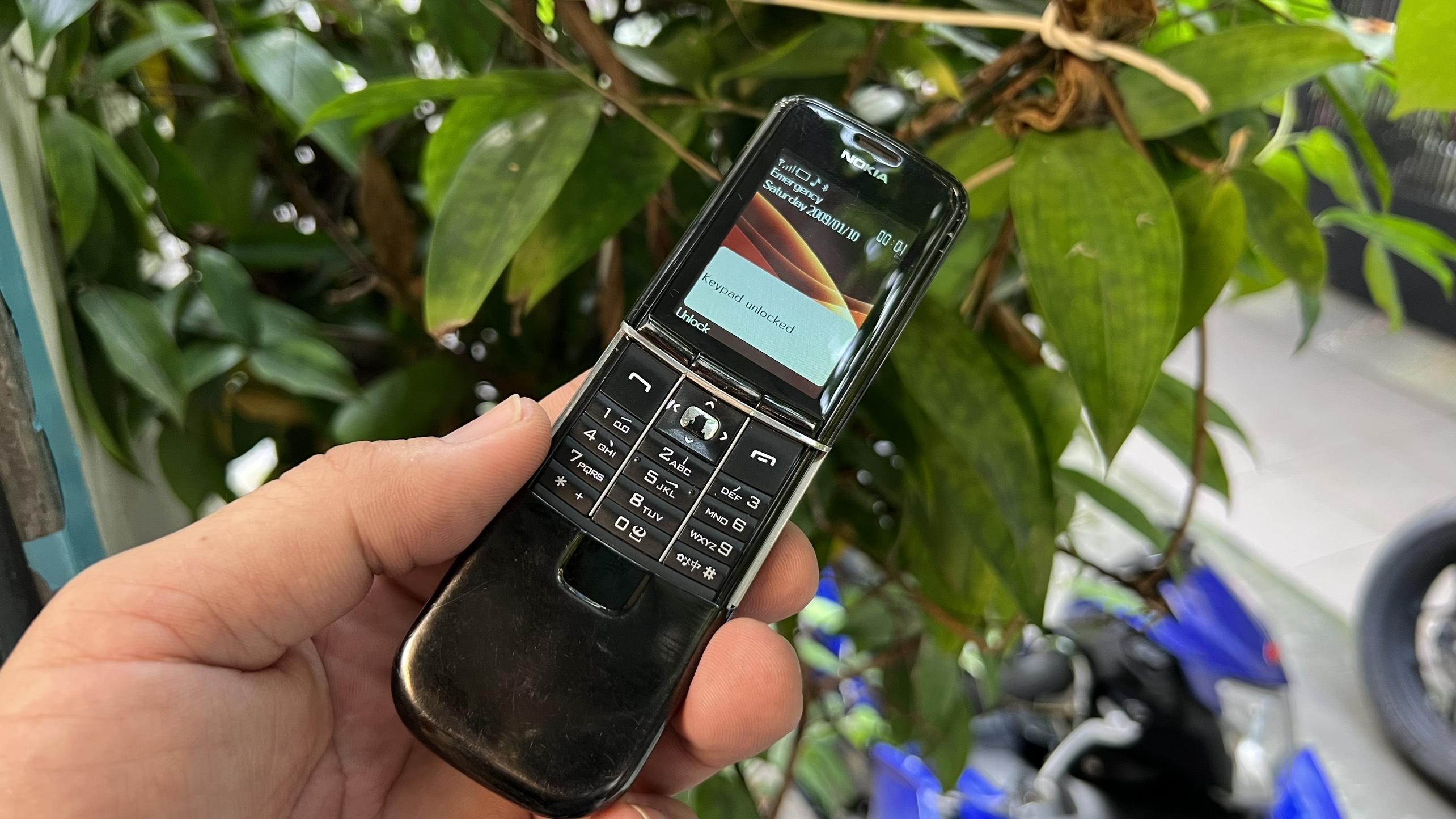 Điện thoại Nokia 8900 màu đen (1754)