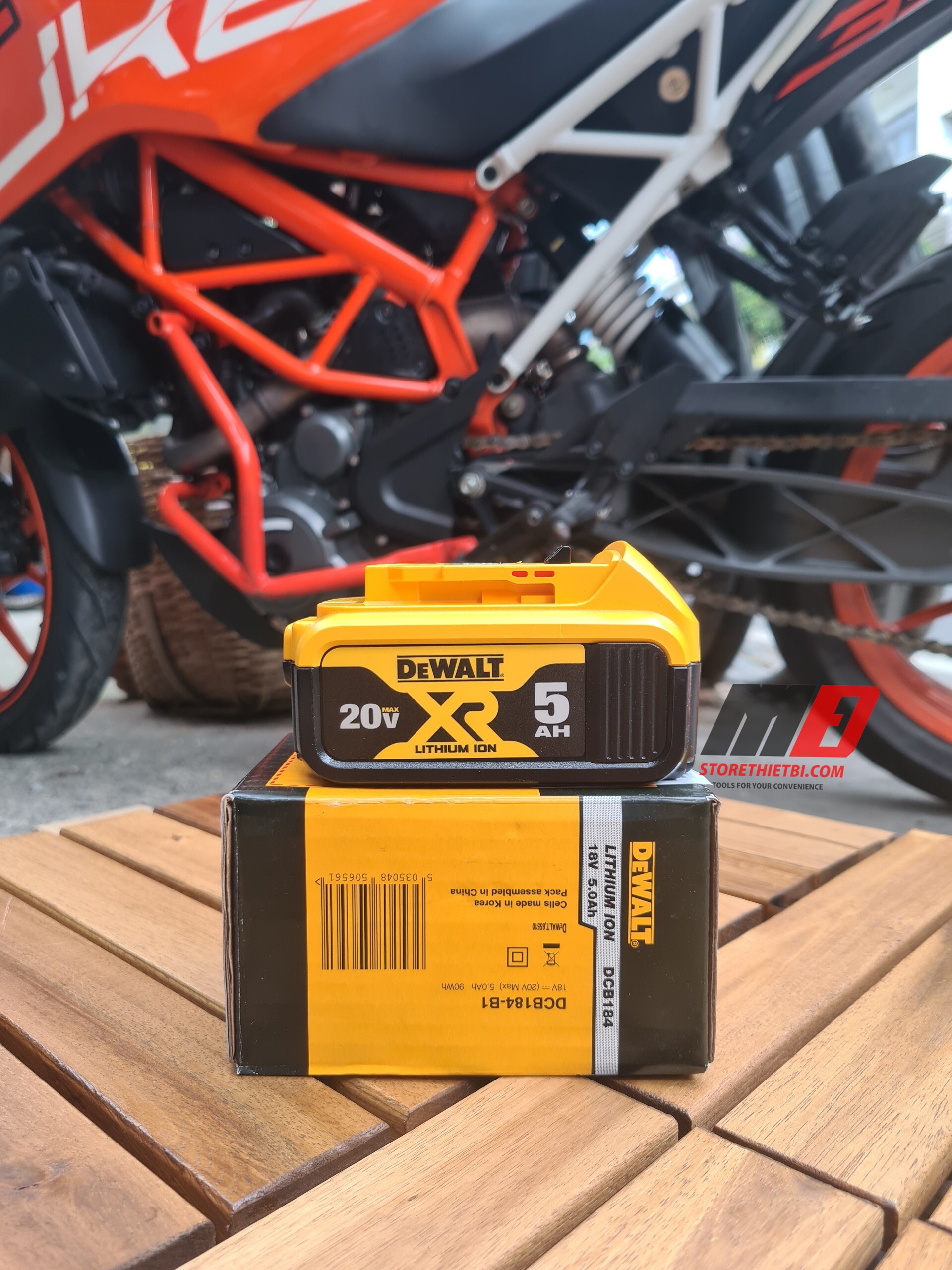 [HCM]Pin 18V 5Ah Dewalt Dcb184