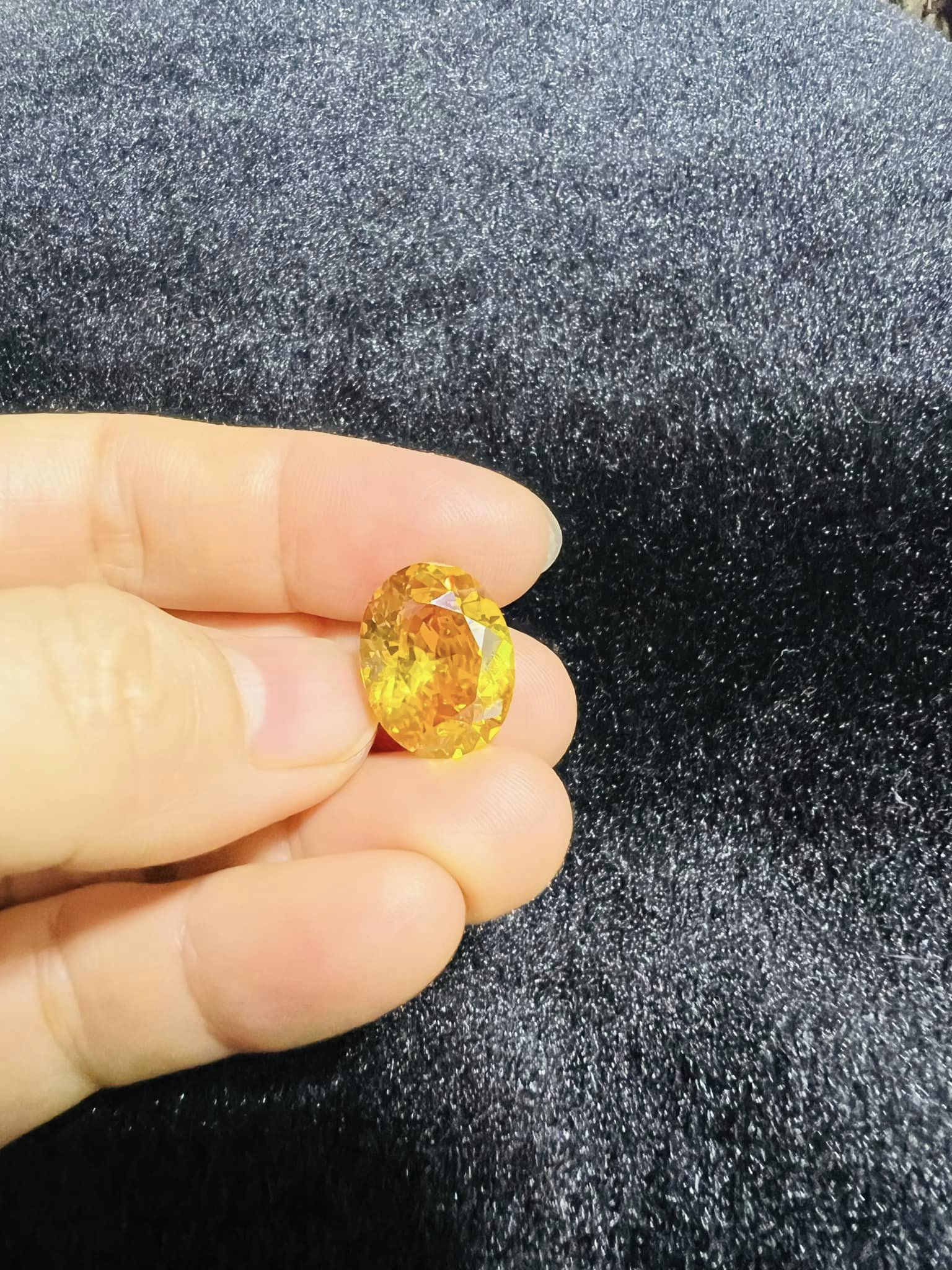 Mặt nhẫn thạch anh vàng cắt giác sáng lấp lánh